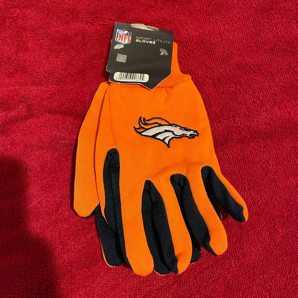 McArthur Towel+Sports NFL Denver Bronco’s Sports Utility Gloves